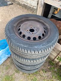 gomme  con cerchi 185/60/14