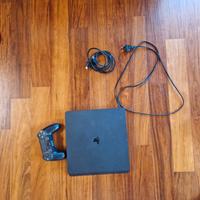 PS4 Slim + 2 Controller