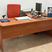 Scrivanie per ufficio o casa,con sedie direzionali