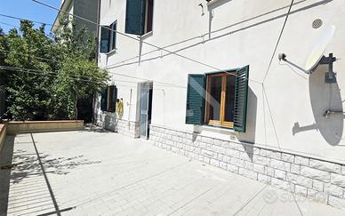 Abitazione indipendente su 4 livelli - RIF. 24181