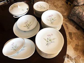 servizio piatti in ceramica