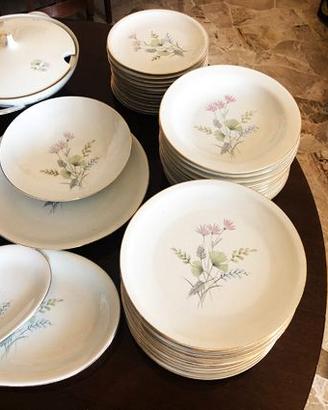 servizio piatti in ceramica