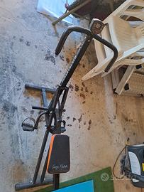 Attrezzo addominali e glutei 