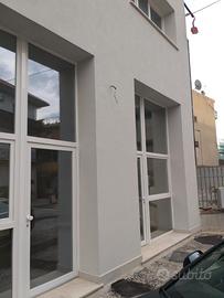 Locale uso ufficio - negozio