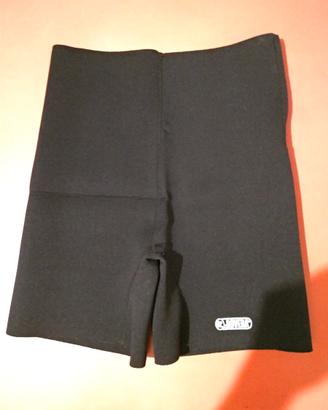 pantalone corto in neoprene