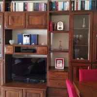 Libreria in noce massello+ tavolo e 4 sedie