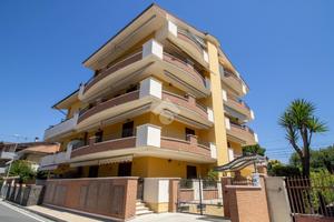3 LOCALI A TORTORETO
