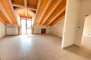 Appartamento mansardato N.C. pressi Belle Epoque