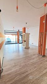 Locale COMMERCIALE / ufficio libero subito