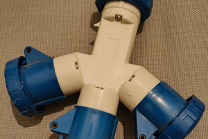 Adattatore sdoppiatore di corrente industriale CEE