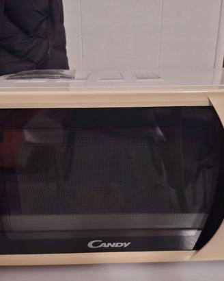 Forno microonde utilizzato pochissimo