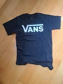 T-shirt nera VANS + Converse