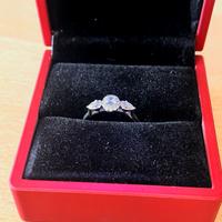 Anello oro bianco con diamanti