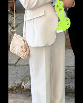 Tailleur monopetto pantalone gamba dritta in tessu