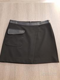 Minigonna nera.  Camomilla 