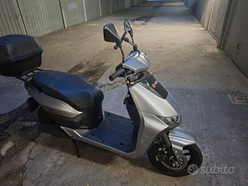 Scooter elettrico 50cc Yadea T9L Plus + bauletto