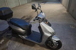 Scooter elettrico 50cc Yadea T9L Plus + bauletto