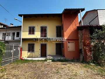 TERRATETTO COMPLETAMENTE RISTRUTTURATO CON GIARDIN