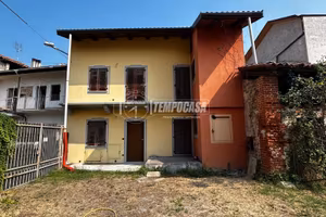 TERRATETTO COMPLETAMENTE RISTRUTTURATO CON GIARDIN