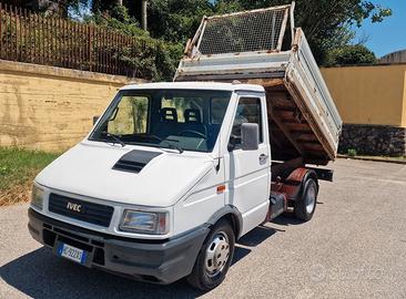 Splendido iveco daily ribaltabile trilaterale