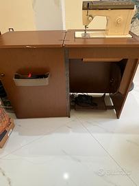 Macchina da cucire con mobile singer