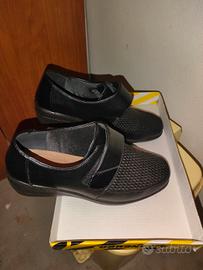 Scarpe pari al nuovo