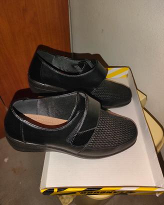 Scarpe pari al nuovo