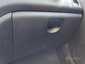 Cassetto portaoggetti HYUNDAI I20 del 2011