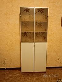 vetrina per ufficio o altro