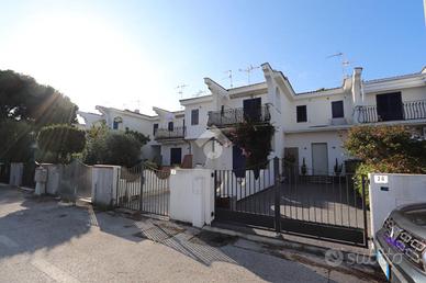 VILLA A SCHIERA A MARTINSICURO