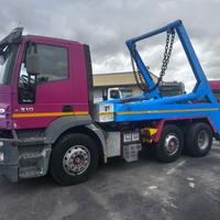 Iveco Stralis 310 con impianto scarrabile