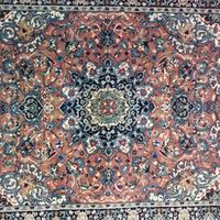 Tappeto rosa tipo persiano