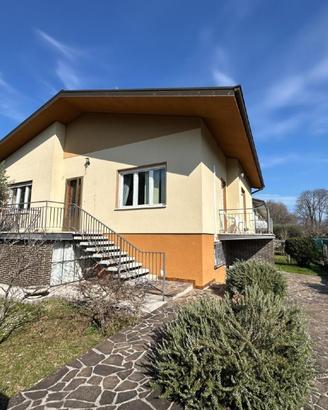 SPAZIOSA VILLA INDIPENDENTE CON GIARDINO E GARA...