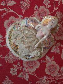 Statuina damina vintage in porcellana italiana