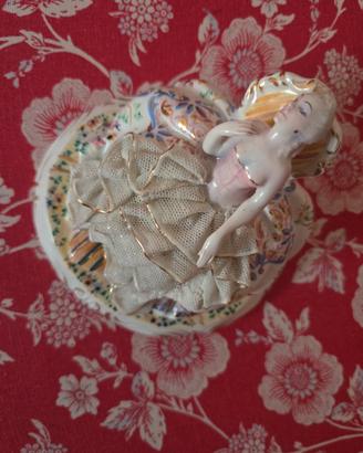 Statuina damina vintage in porcellana italiana