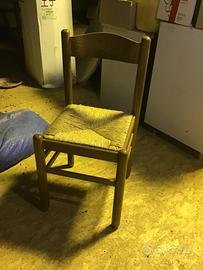 Sedie in legno con seduta in paglia