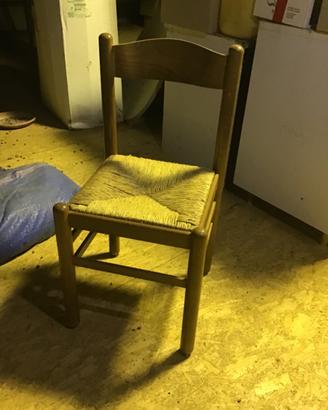 Sedie in legno con seduta in paglia