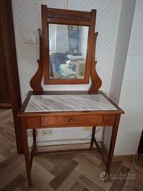 Toeletta in legno vintage con piano in marmo