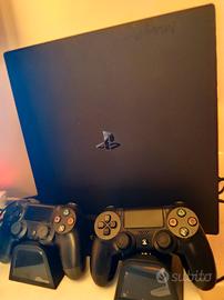 PS4 Pro, con giochi e accessori 