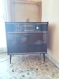 mobile giradischi e radio Grundig 