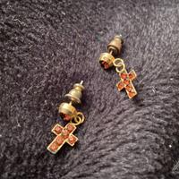 Orecchini croce in metallo dorato e pietre ambrate