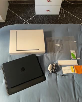 MacBook Air M3 13.6" (256GB / 8GB RAM)