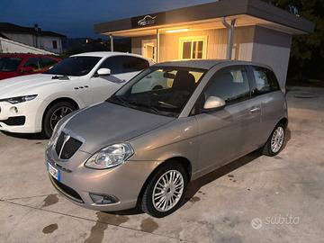 Lancia Ypsilon 1.3 MJT 75 CV Versus