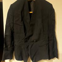 Giacca / blazer nera con spalline da donna