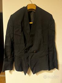 Giacca / blazer nera con spalline da donna