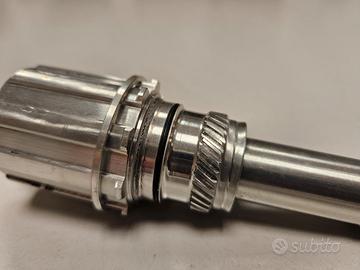 PERNO E CASSETTA CHRIS KING PER MOZZO POST. R45