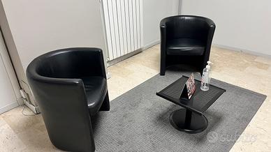 Poltroncine, tavolino e tappeto