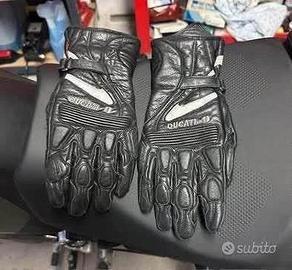 Guanti moto