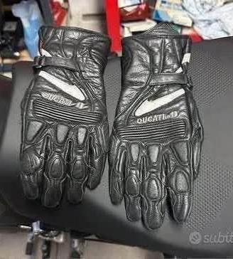 Guanti moto