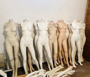 Stock 13 manichini donna con piedistallo